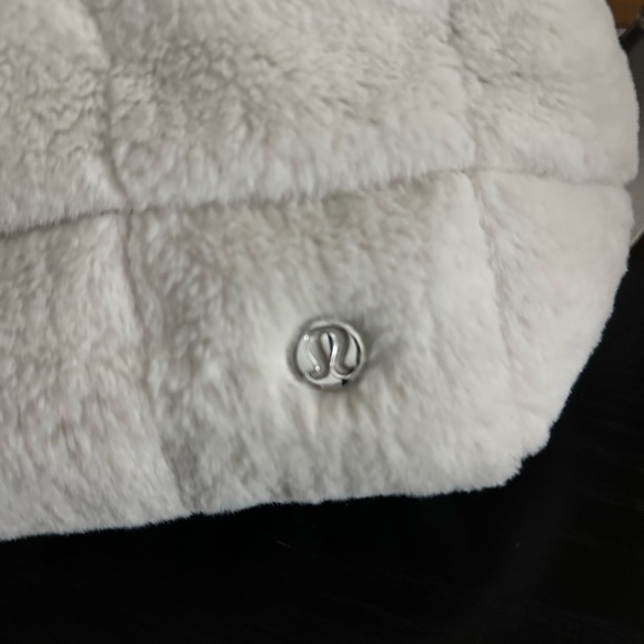 Lululemon Fleece Quilted Tote Mini - Bone 5L - Picture 3 of 7